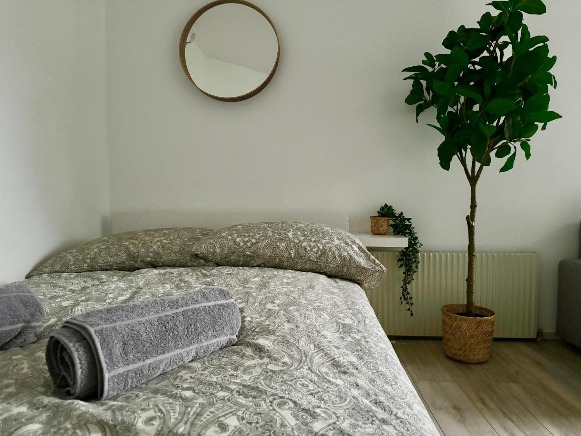 Stylish Schonbrunn Apartments - Free Underground Parking Vienna Esterno foto