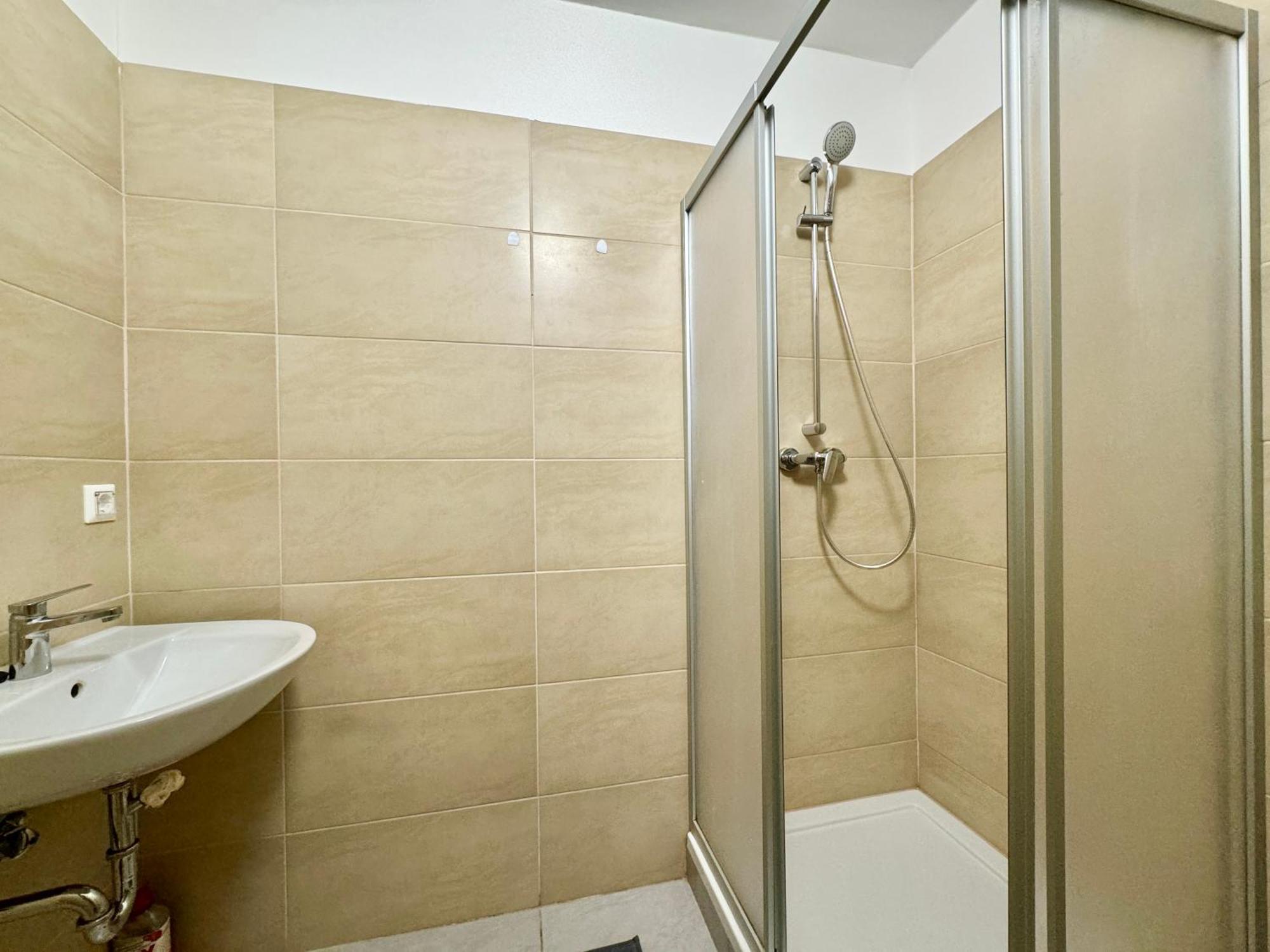 Stylish Schonbrunn Apartments - Free Underground Parking Vienna Esterno foto