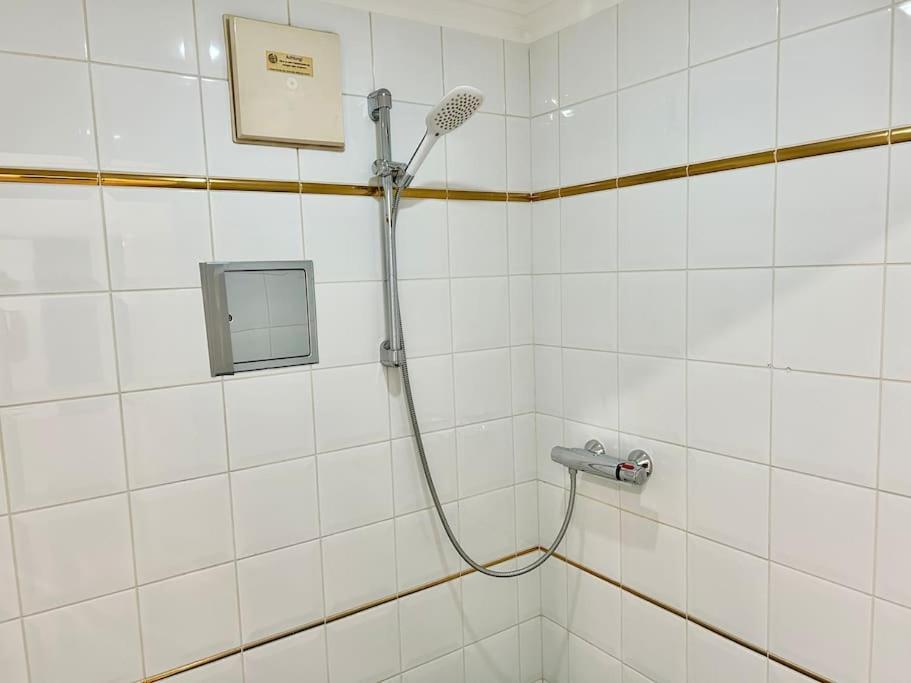Stylish Schonbrunn Apartments - Free Underground Parking Vienna Esterno foto