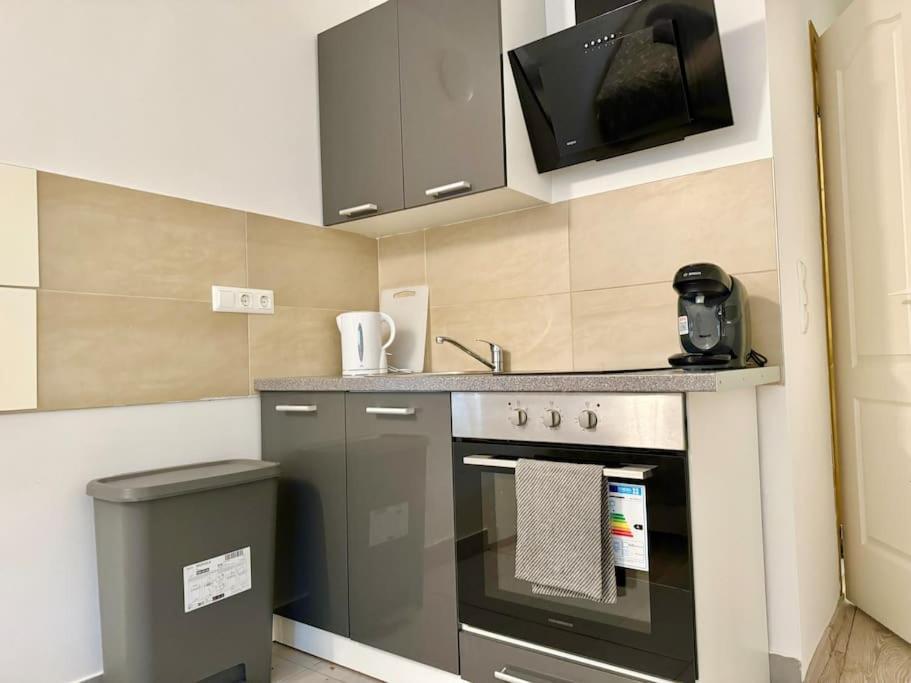 Stylish Schonbrunn Apartments - Free Underground Parking Vienna Esterno foto