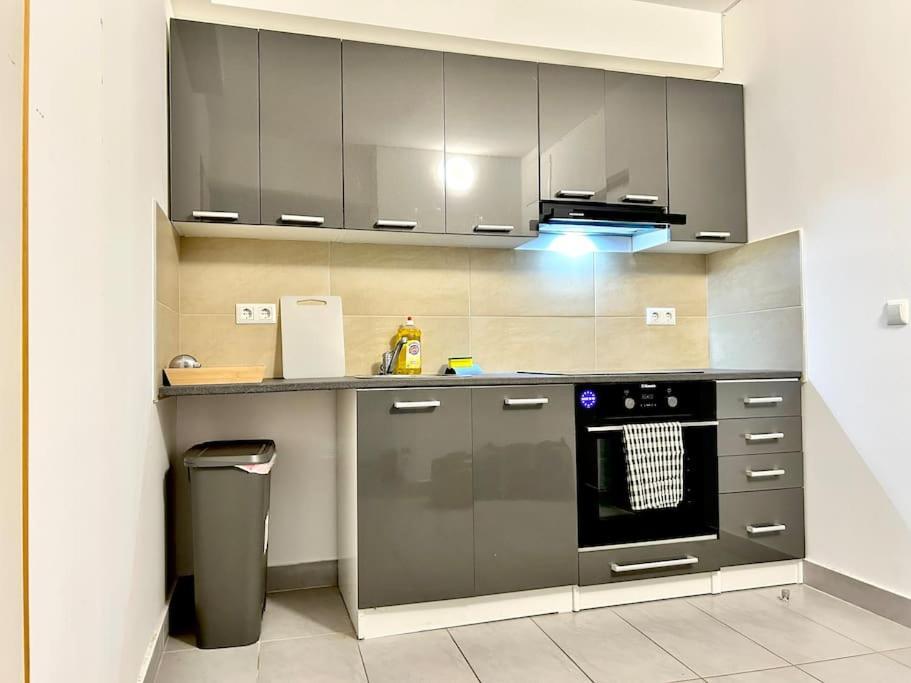 Stylish Schonbrunn Apartments - Free Underground Parking Vienna Esterno foto